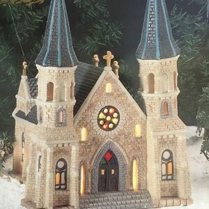 Dickens keepsake porcelain/ceramic lighted church (1 church)